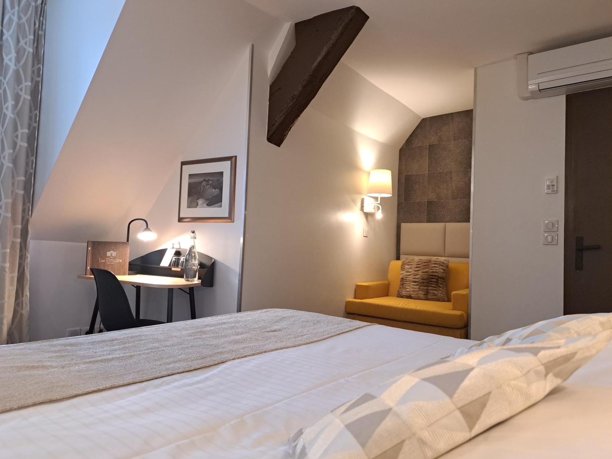 Hotel Des Princes, Chambery Centre Zewnętrze zdjęcie