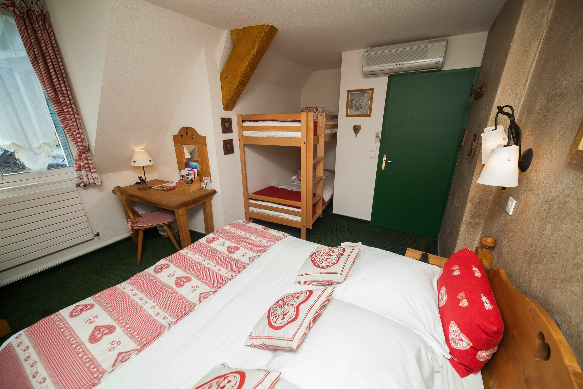 Hotel Des Princes, Chambery Centre Zewnętrze zdjęcie